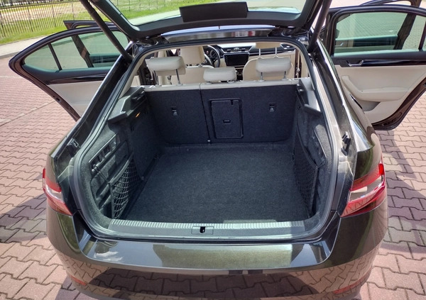 Skoda Superb cena 96500 przebieg: 88000, rok produkcji 2017 z Warszawa małe 781